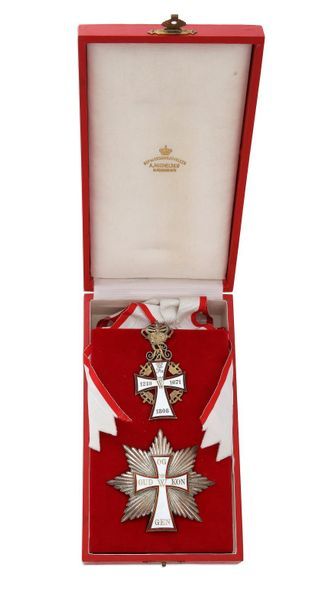  ORDRE DE DANNEBROG (Danemark). 
 Ensemble grand-croix, composé de son insigne en...